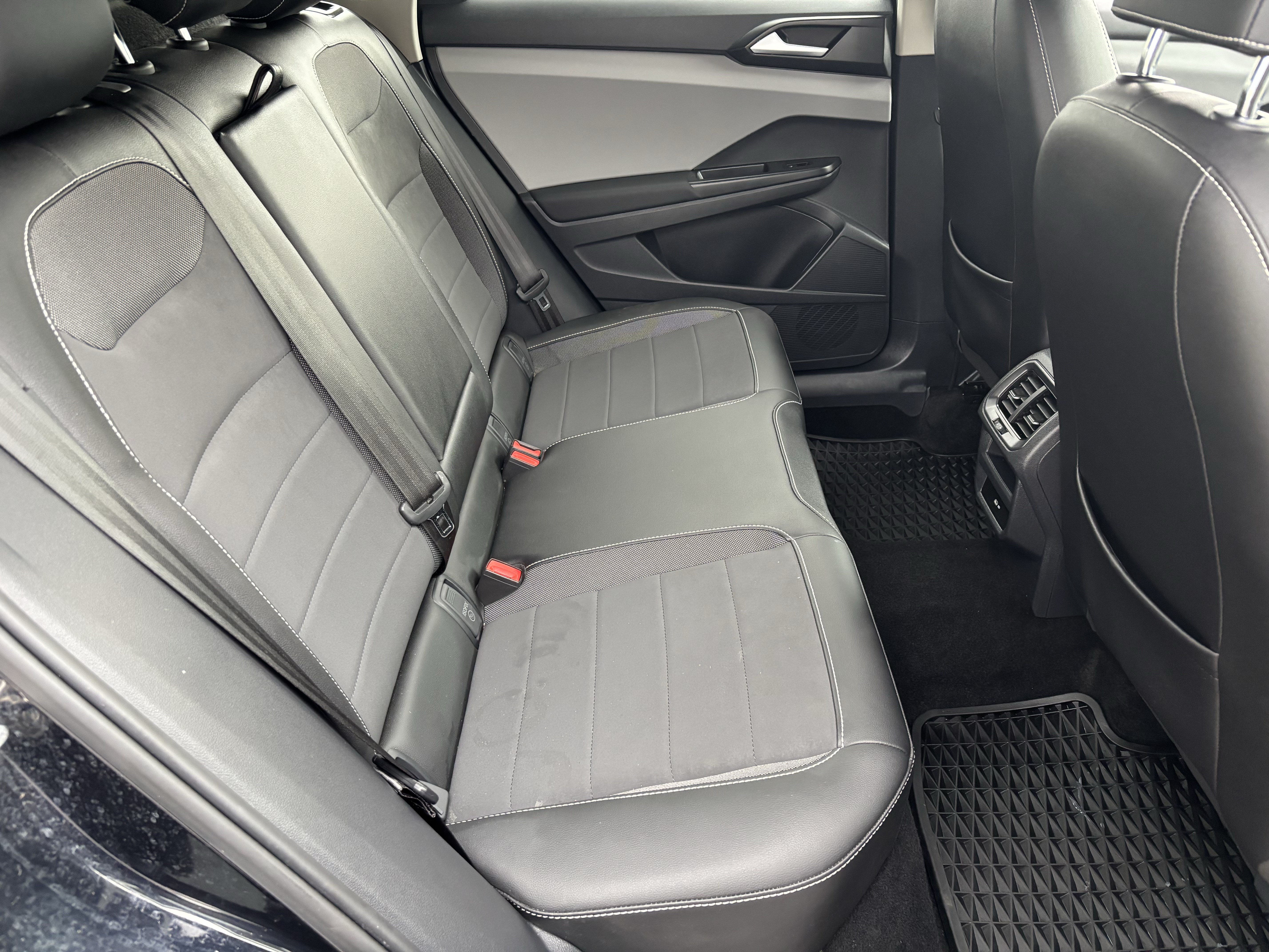 New 2026 Volkswagen Taos SE FWD image 12
