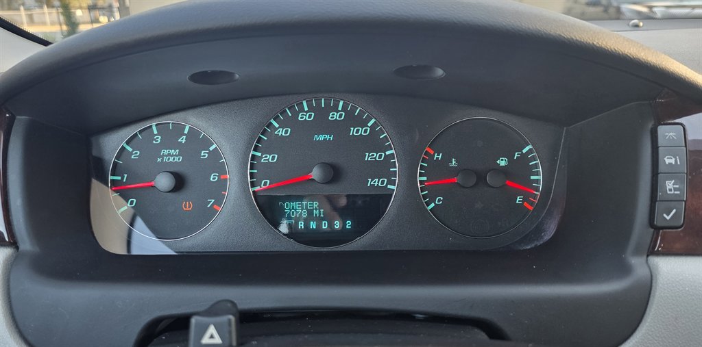 Used 2010 Chevrolet Impala LT w/ Luxury Edition Package image 22