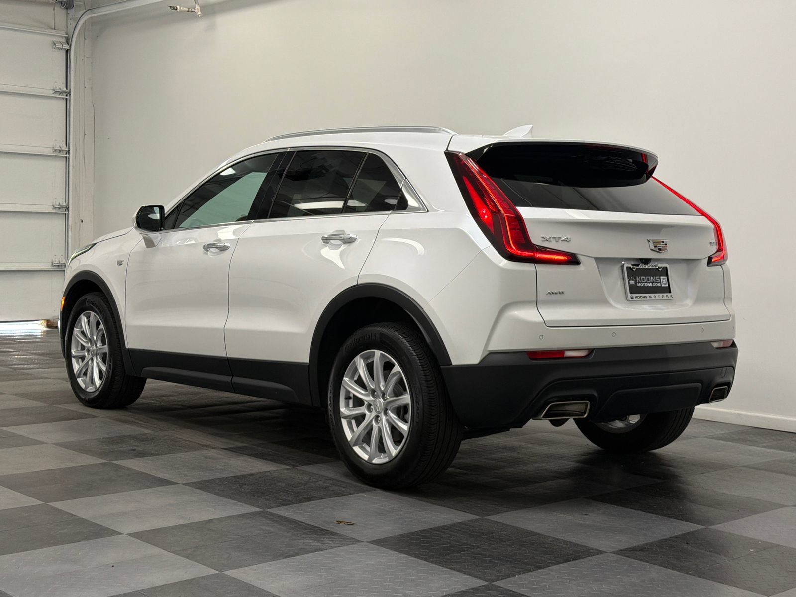 Used 2022 Cadillac XT4 Luxury w/ Cold Weather Package AWD/4WD image 6
