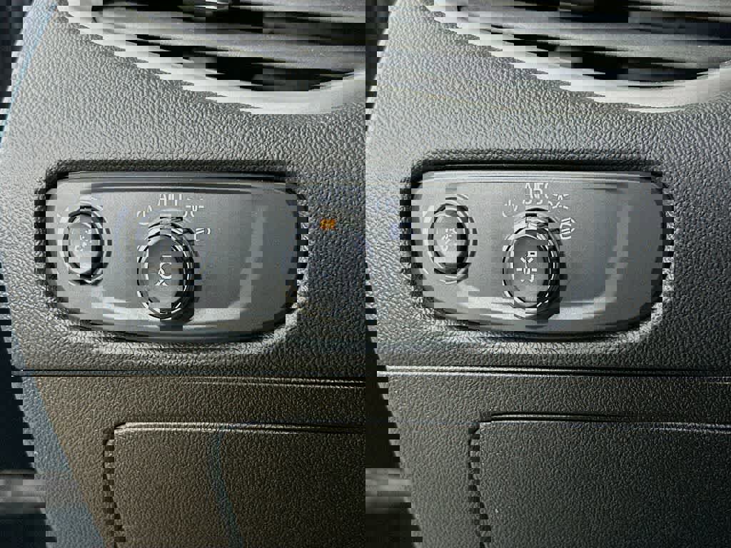 Used 2021 Chevrolet Malibu RS FWD image 26