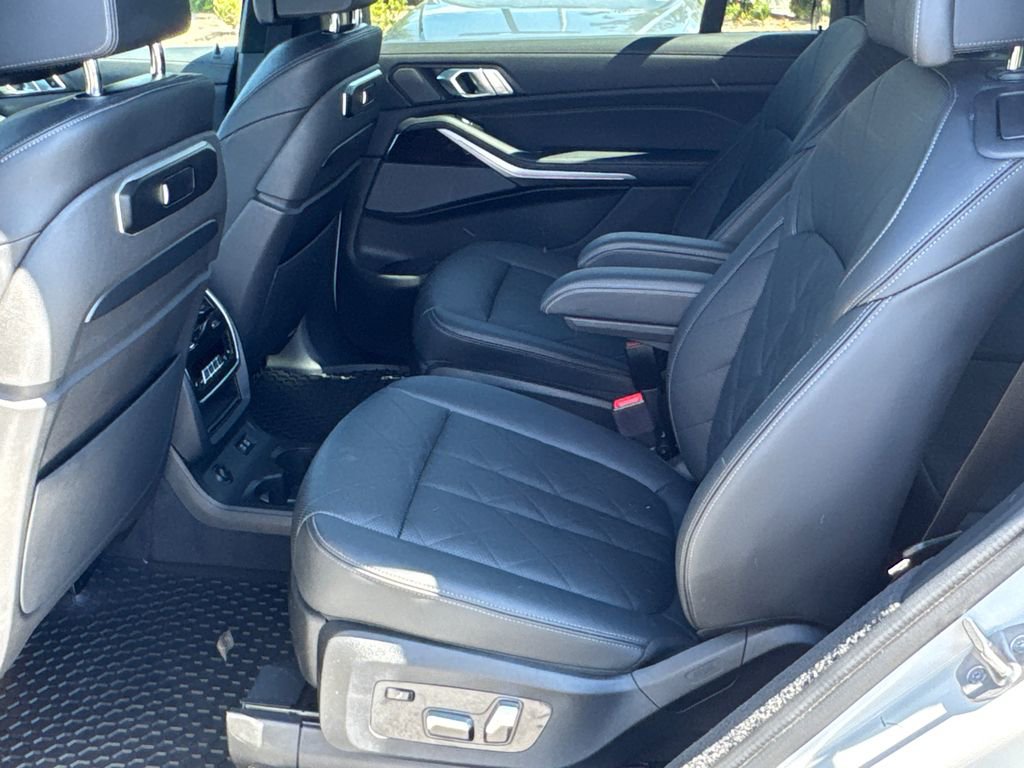 Used 2023 BMW X7 xDrive40i w/ Dynamic Handling Package image 23
