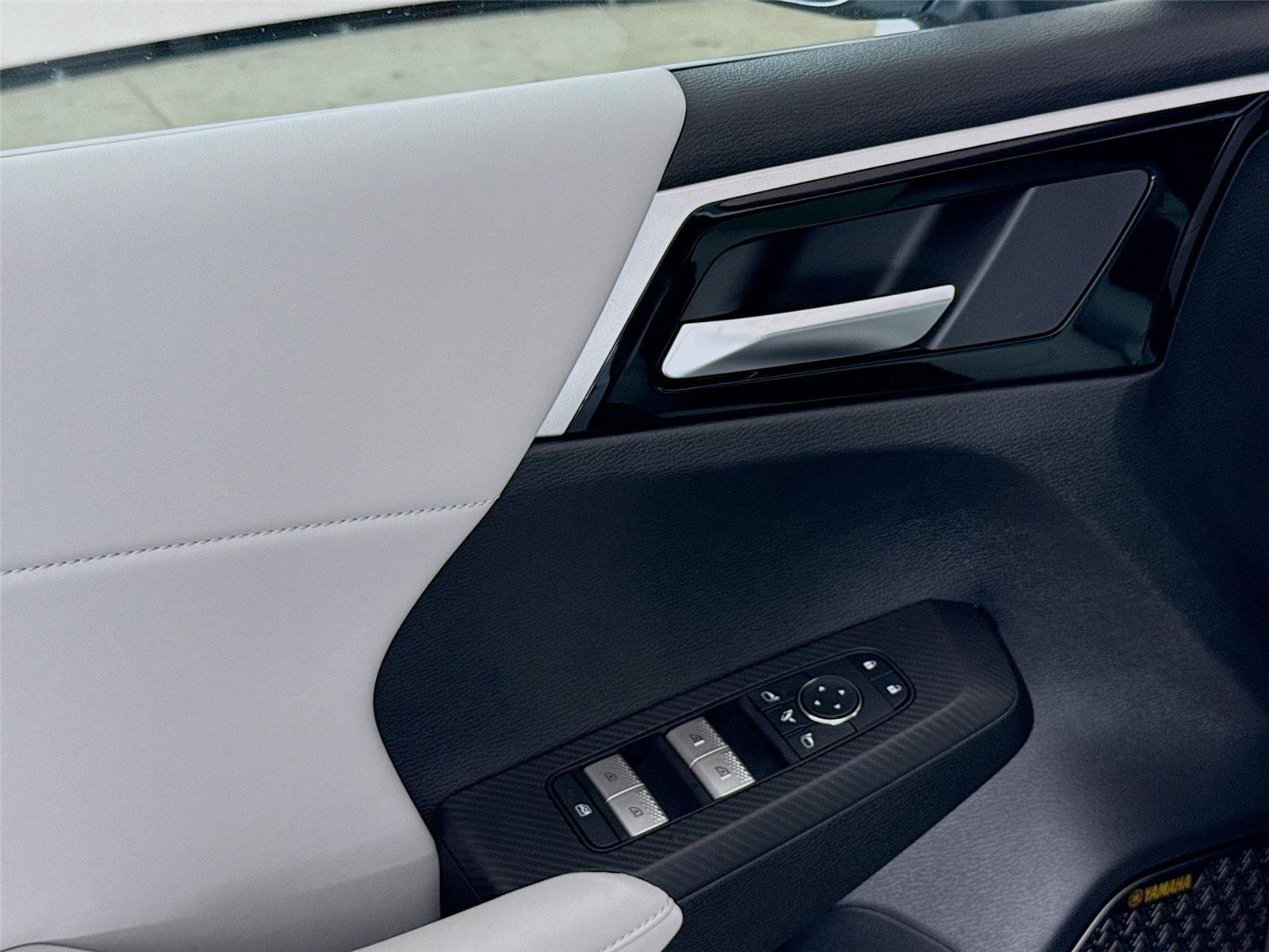 New 2026 Mitsubishi Outlander SE image 17