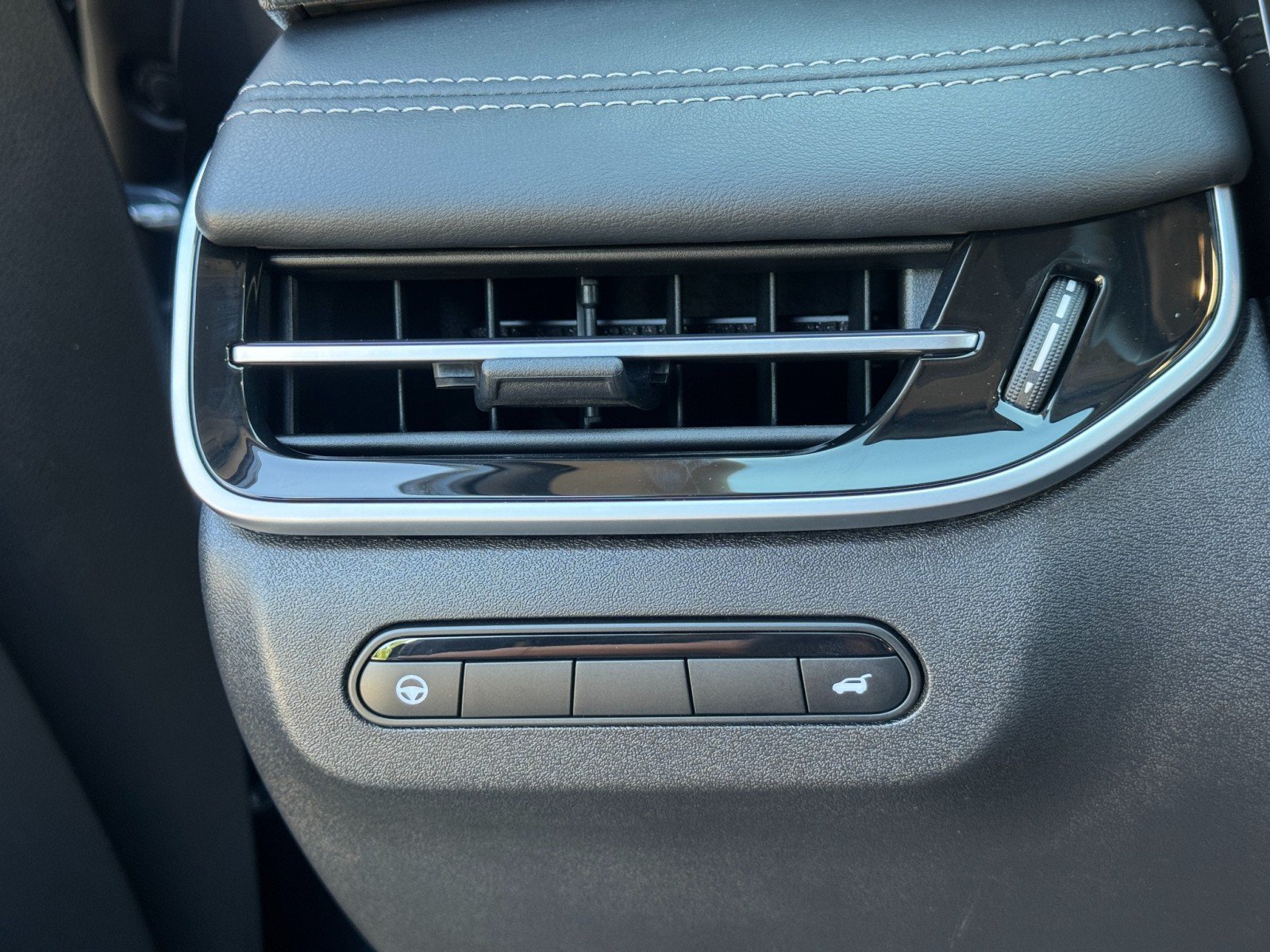 Used 2026 INFINITI QX60 Luxe w/ Cargo Package FWD image 19