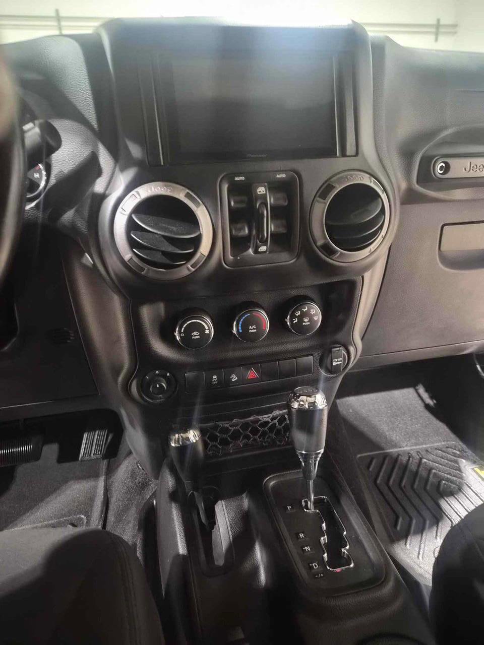 Used 2015 Jeep Wrangler Unlimited Sport w/ Quick Order Package 24S AWD/4WD image 14