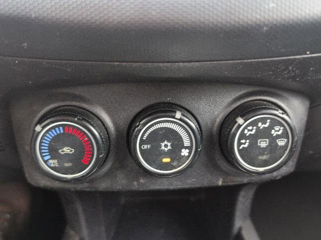 Used 2012 Mitsubishi Outlander SE image 21