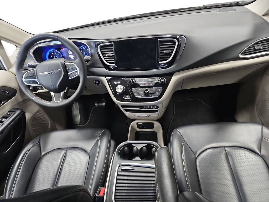 Used 2023 Chrysler Pacifica Touring-L FWD image 9