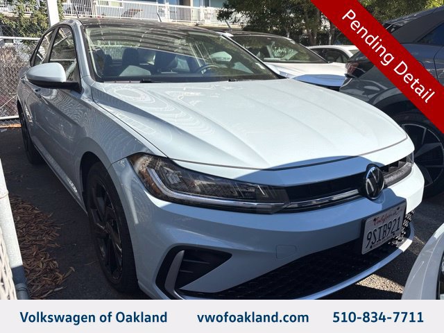 Certified 2025 Volkswagen Jetta SE FWD image 1