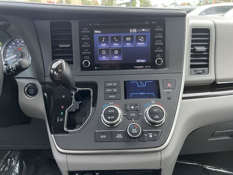 Used 2020 Toyota Sienna XLE FWD image 19