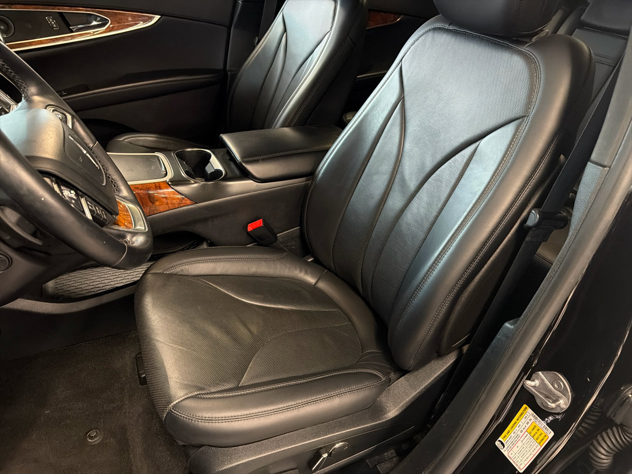 Used 2020 Lincoln Nautilus Reserve image 13