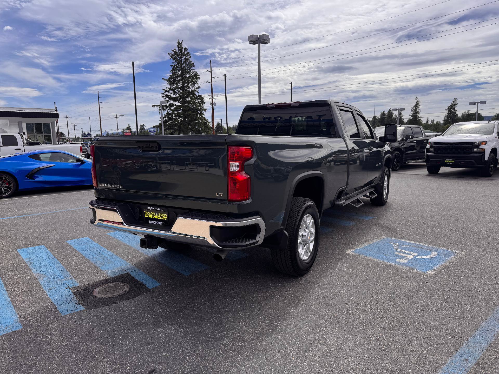 Used 2025 Chevrolet Silverado 3500 LT w/ Convenience Package AWD/4WD image 7