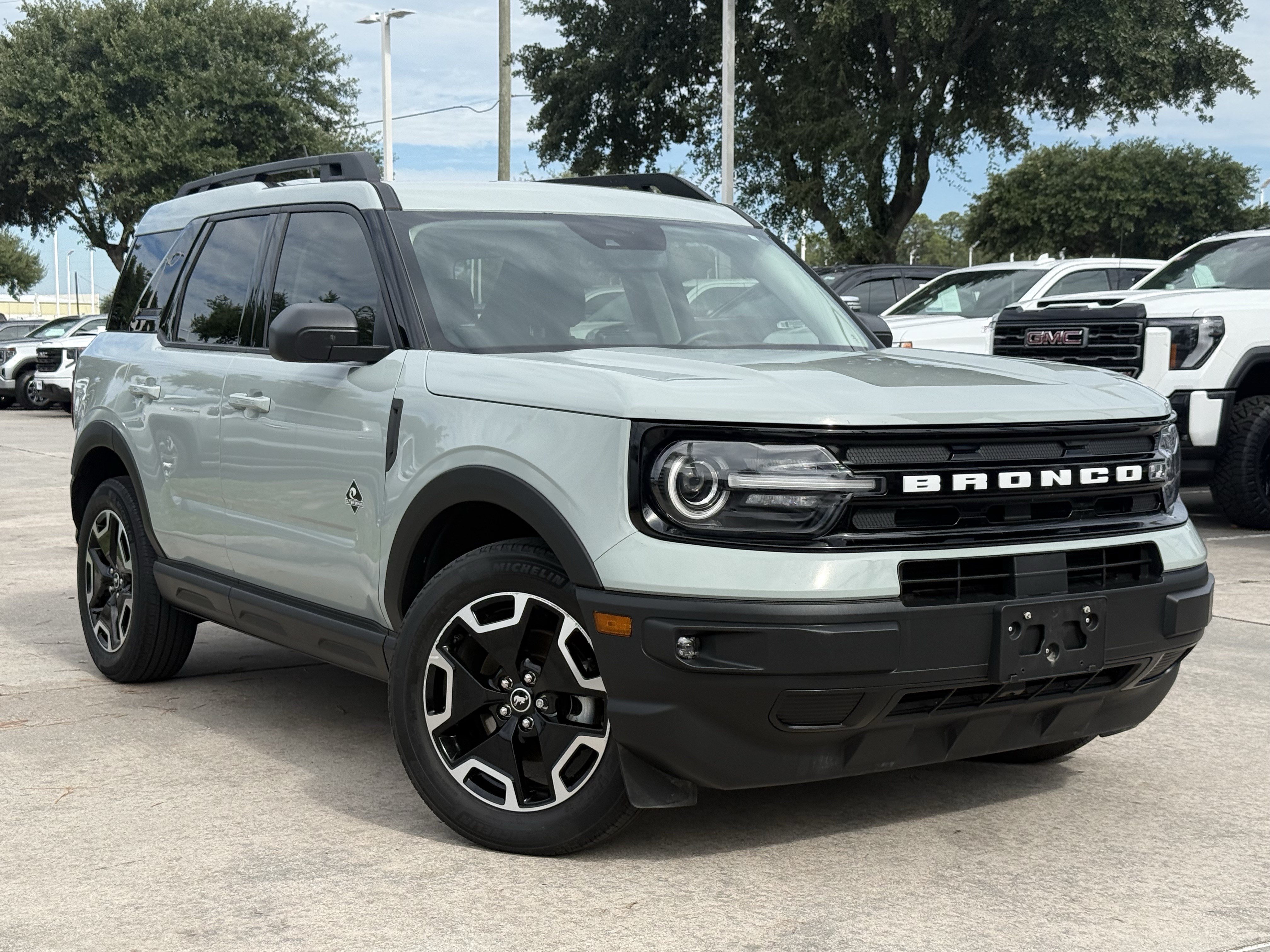 Used 2023 Ford Bronco Sport Outer Banks w/ Tech Package AWD/4WD image 2