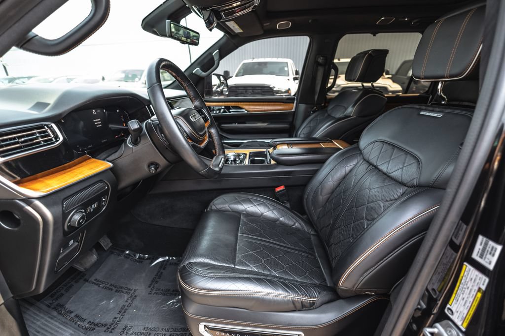 Used 2022 Jeep Grand Wagoneer Series III w/ Flexible Seating Group AWD/4WD image 16
