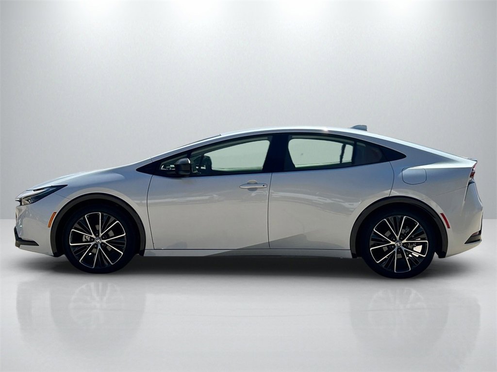 Used 2025 Toyota Prius XLE image 8