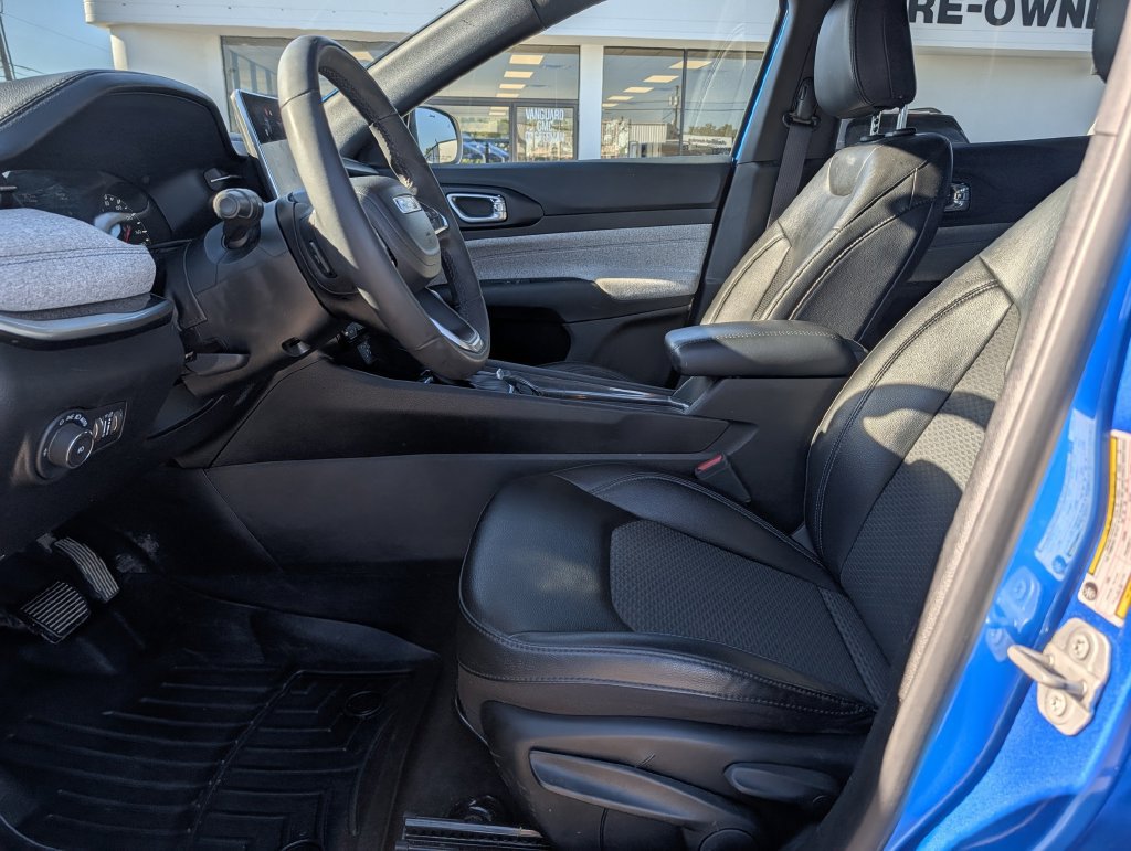 Used 2023 Jeep Compass Latitude AWD/4WD image 26