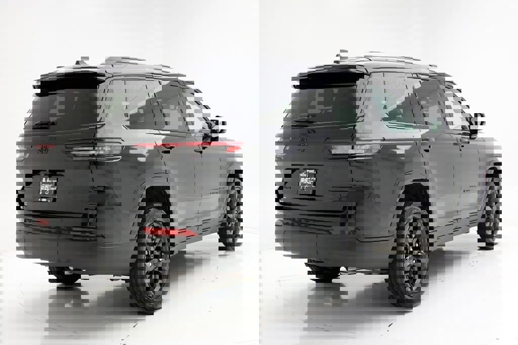 Used 2023 Jeep Grand Cherokee L Laredo image 9