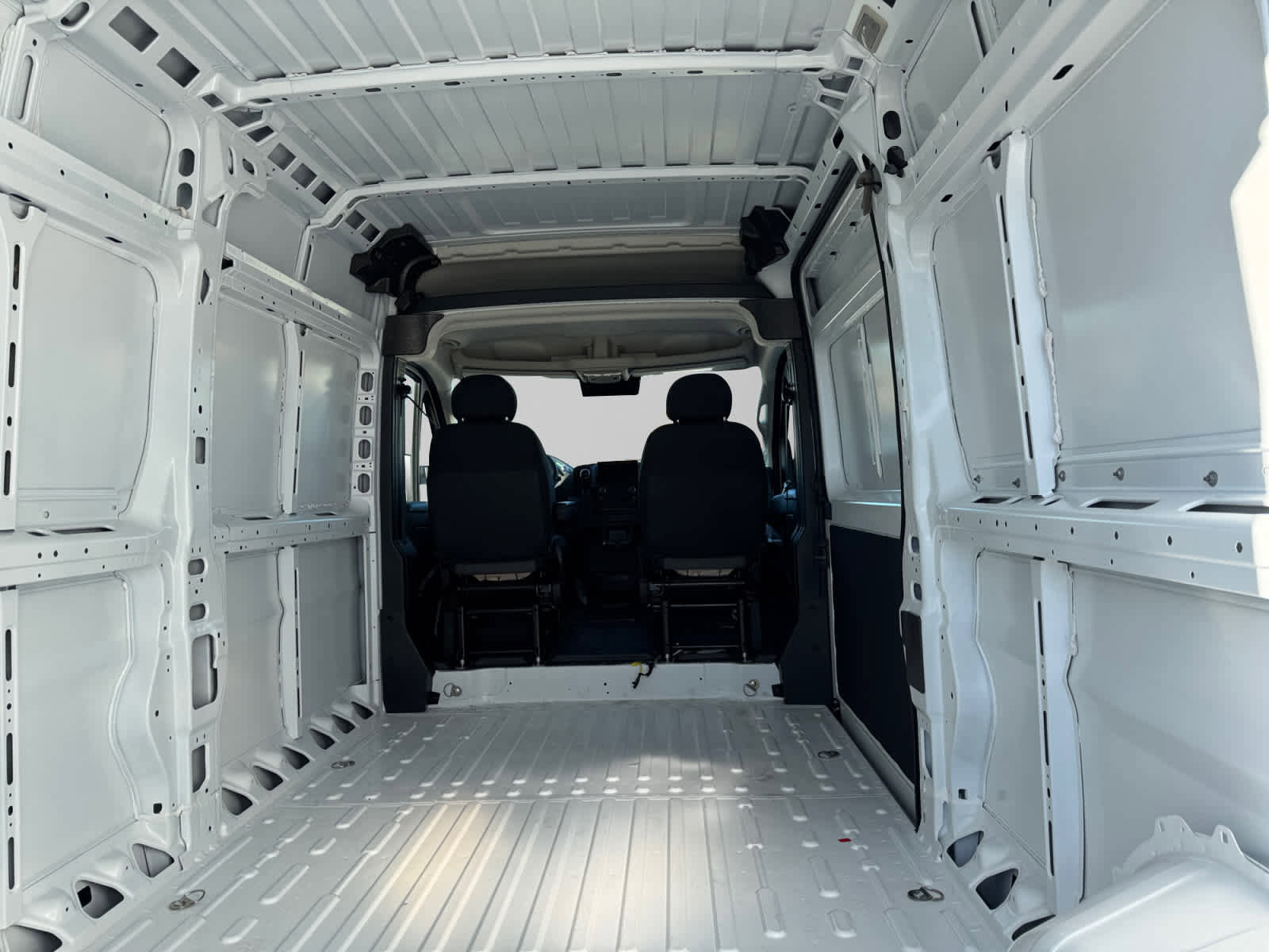 Used 2025 RAM ProMaster 2500 w/ Storage Group image 13