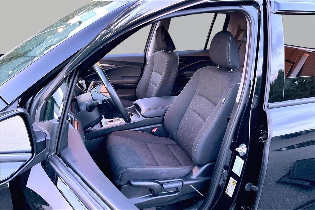 Used 2025 Honda Ridgeline Sport image 17