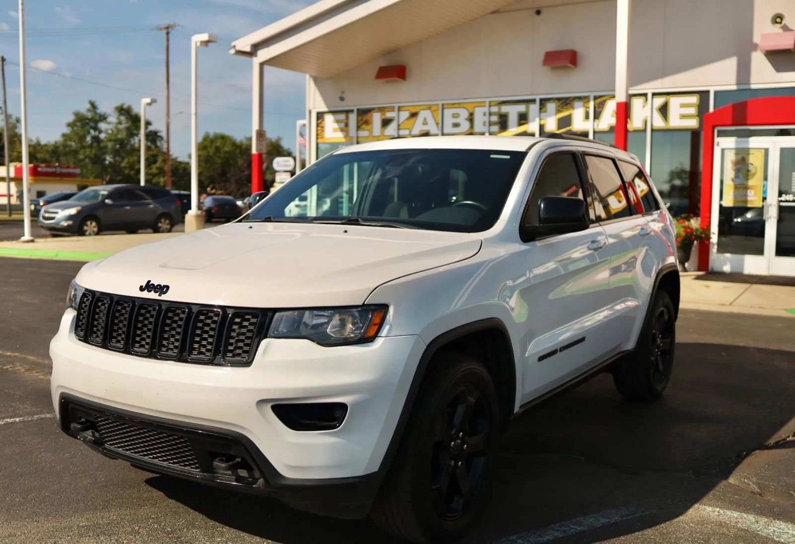 Used 2018 Jeep Grand Cherokee Laredo image 1