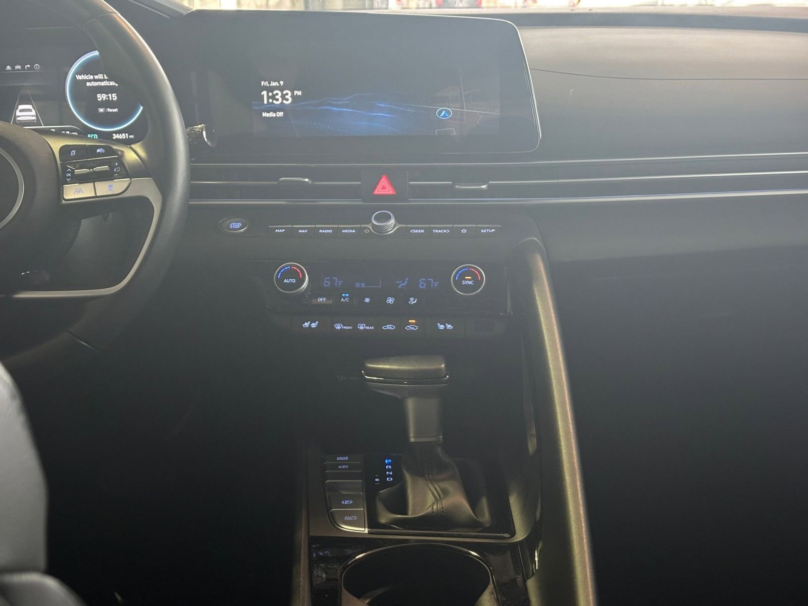 Used 2025 Hyundai Elantra Limited image 18