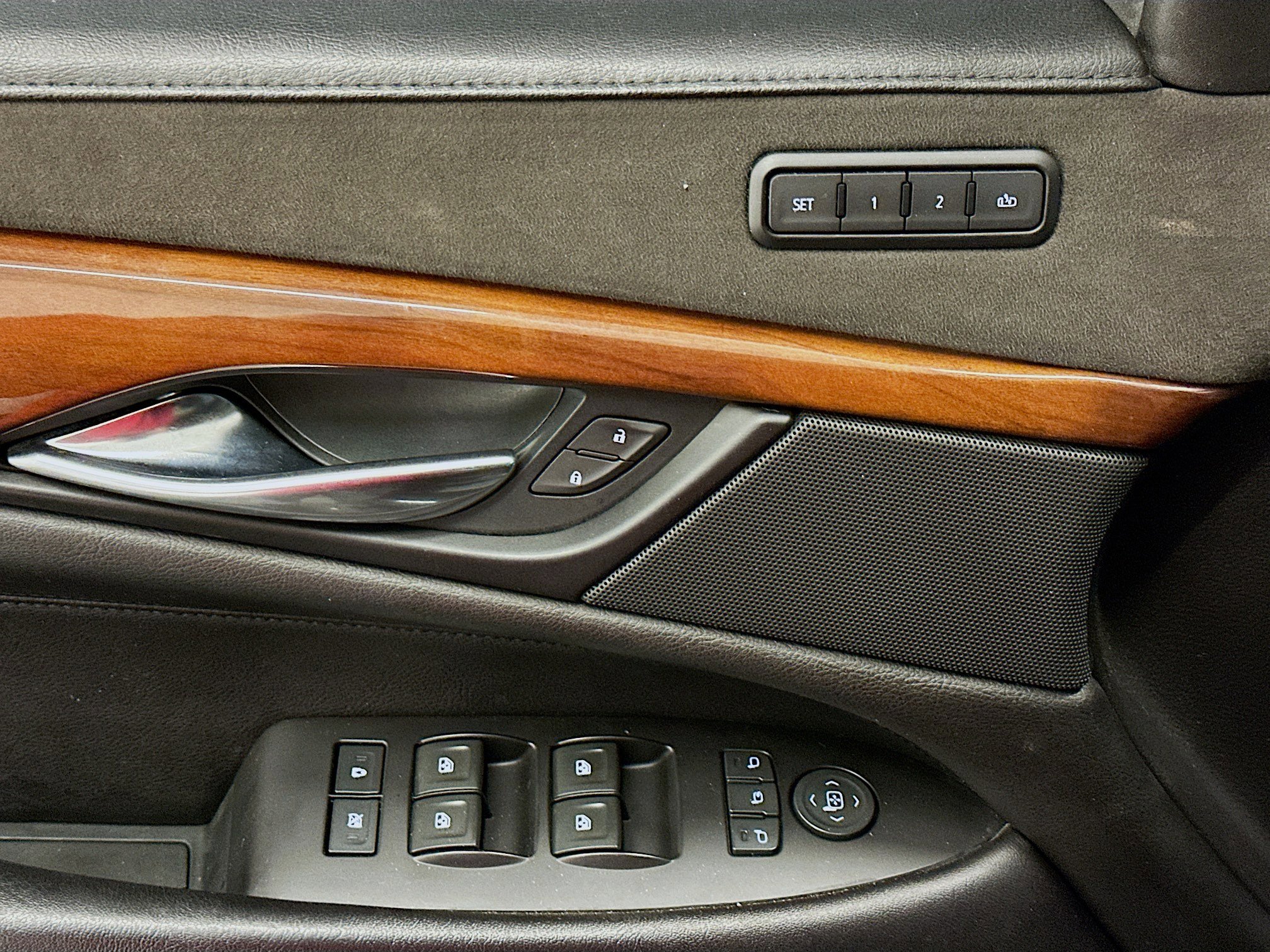 Used 2018 Cadillac Escalade Luxury image 15