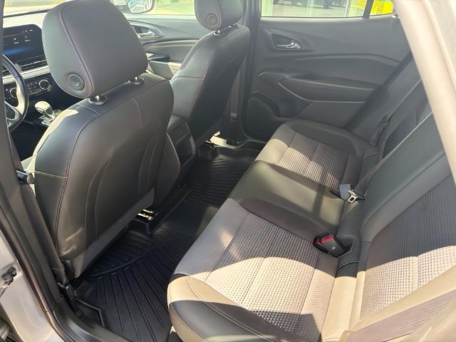 Used 2024 Chevrolet Trax LT w/ Sunroof Package FWD image 16