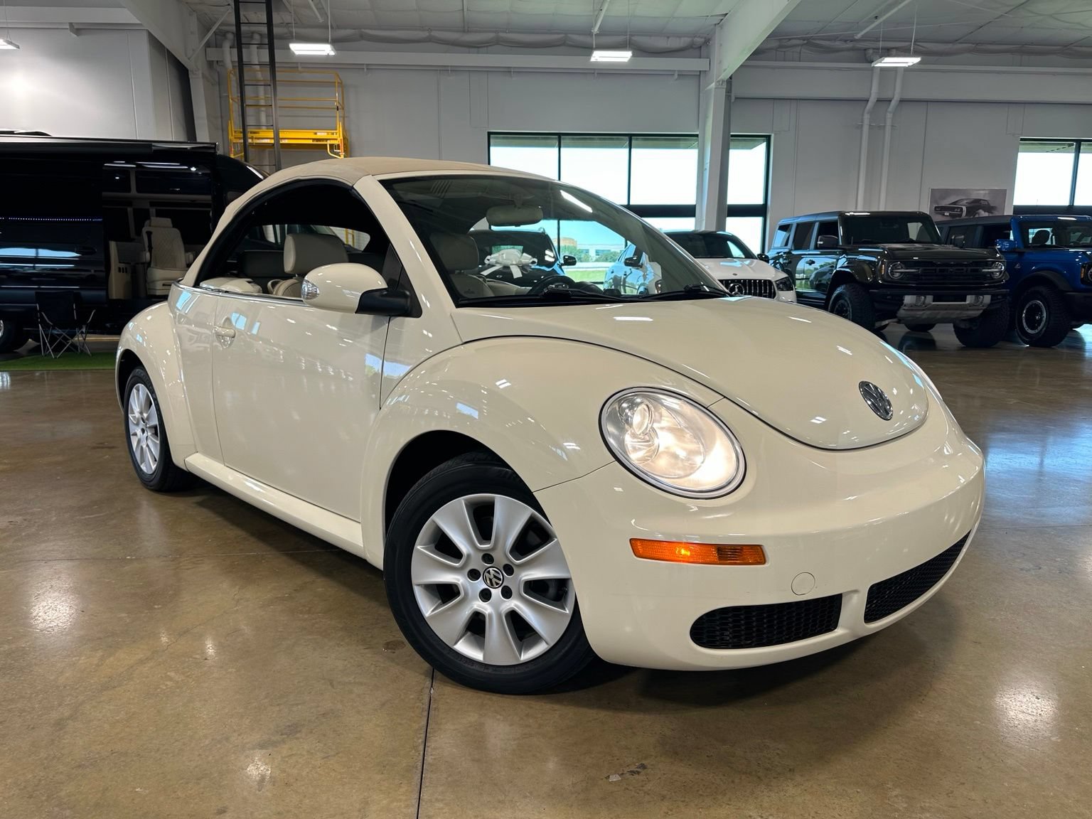 Used 2010 Volkswagen Beetle Final Edition FWD image 2