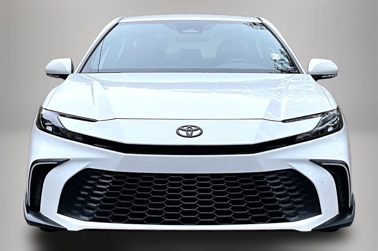 Used 2025 Toyota Camry SE FWD image 3