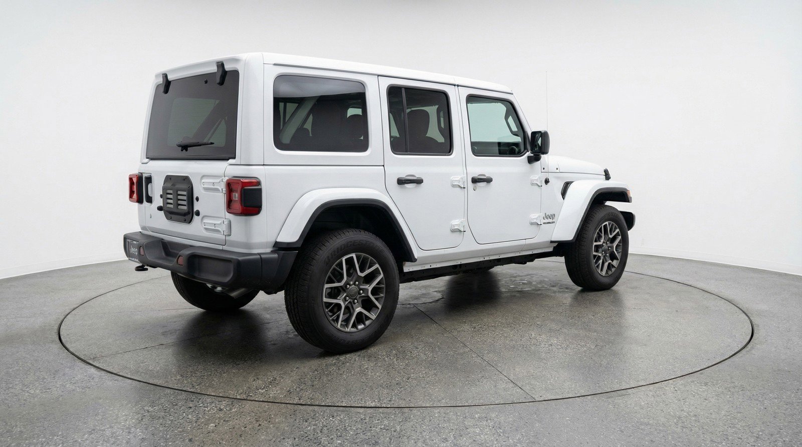 Used 2025 Jeep Wrangler Sahara AWD/4WD image 9