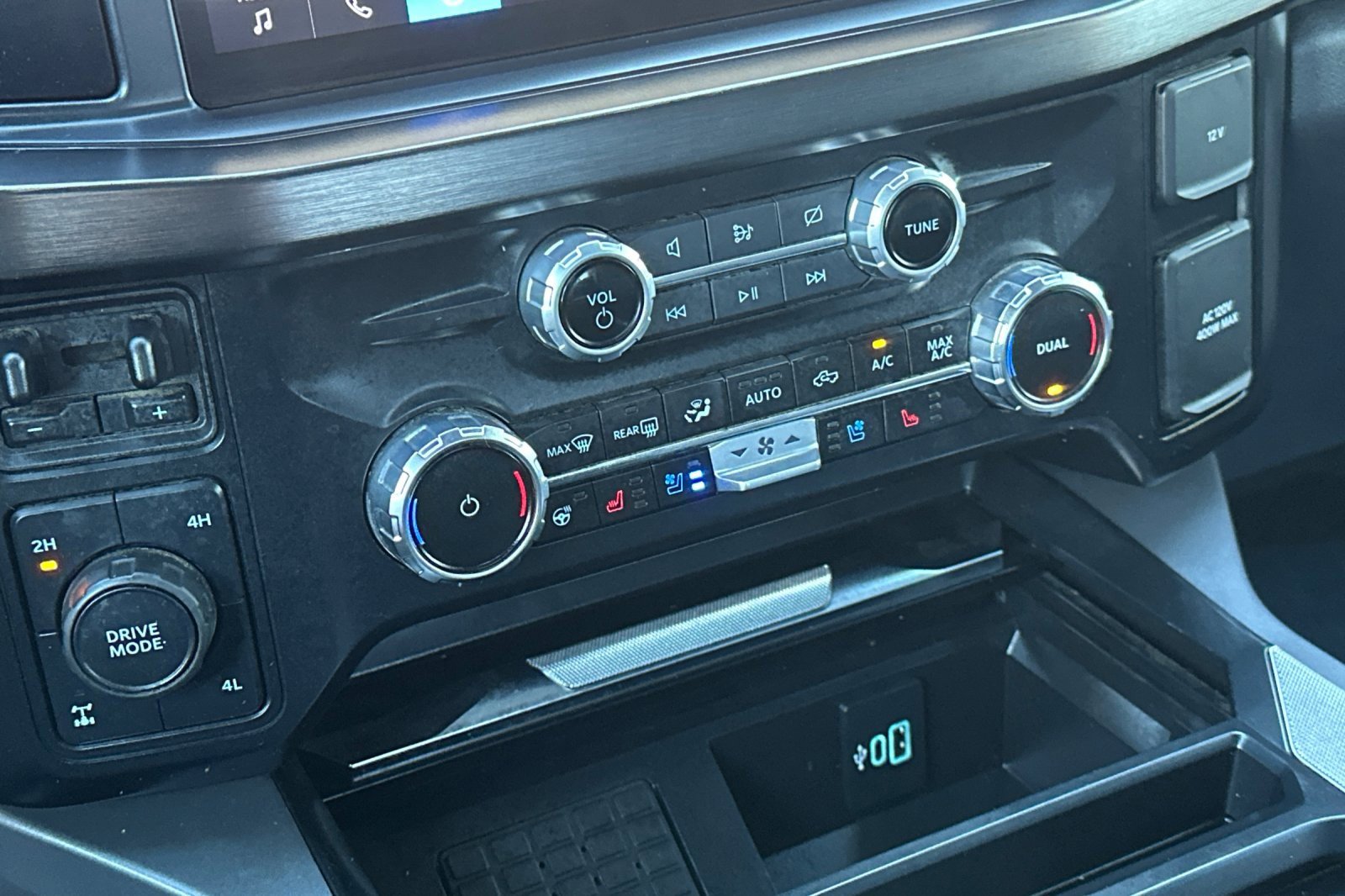 Used 2024 Ford F250 Lariat w/ Sport Appearance Package image 28