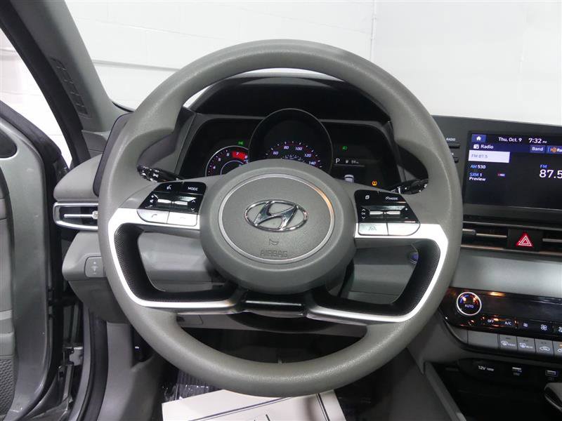 Used 2022 Hyundai Elantra SEL w/ Preferred Accessory Package image 29