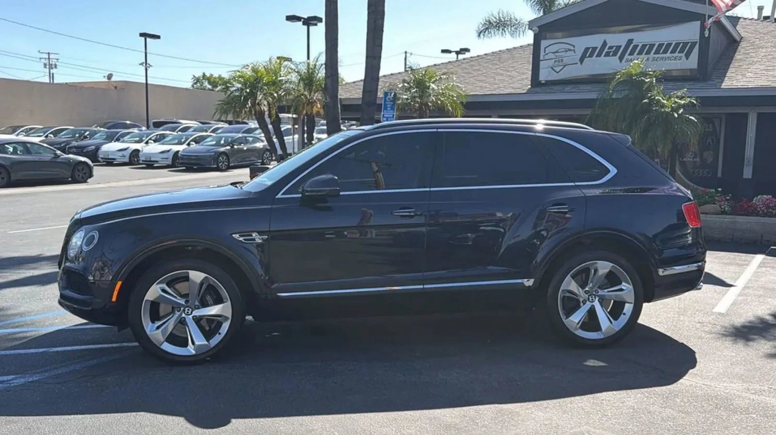 Used 2019 Bentley Bentayga AWD/4WD image 3