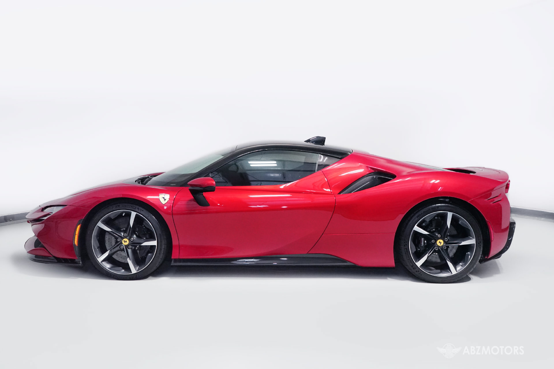 Used 2021 Ferrari SF90 Stradale AWD/4WD image 4