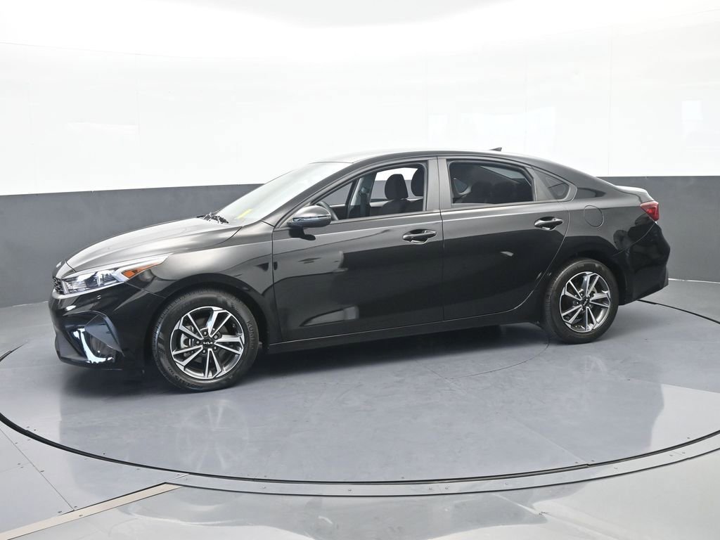 Used 2024 Kia Forte LXS w/ LXS Technology Package FWD image 2