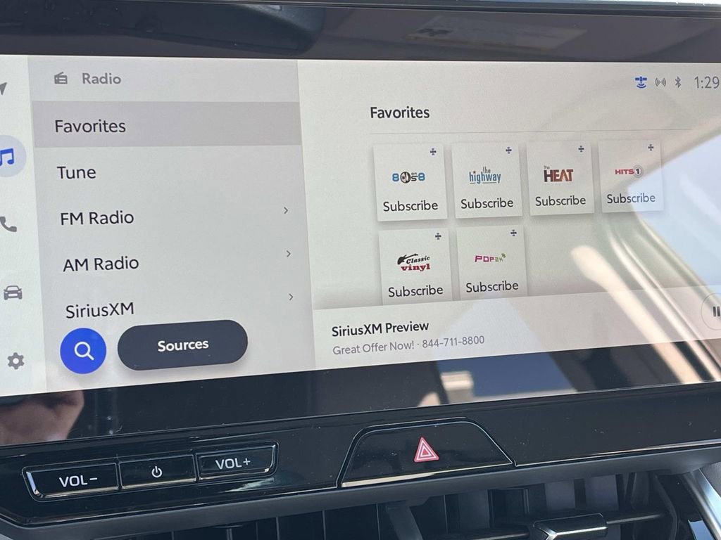 Used 2024 Toyota Venza XLE image 33