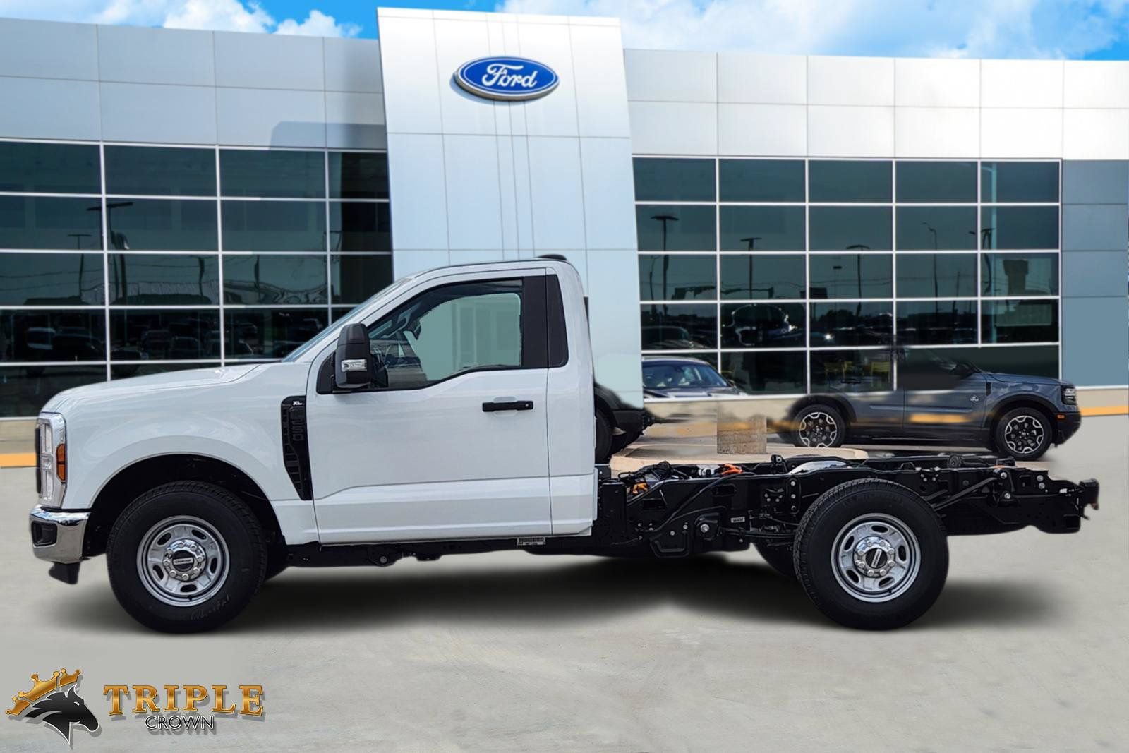New 2027 Ford F250 XL w/ XL Chrome Package RWD image 3