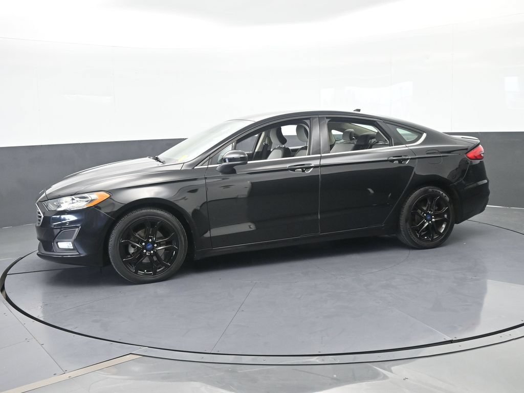 Used 2019 Ford Fusion SE w/ Equipment Group 151A FWD image 2