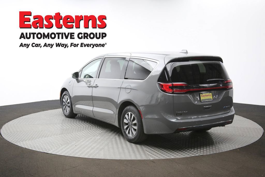 Used 2022 Chrysler Pacifica Touring-L image 65