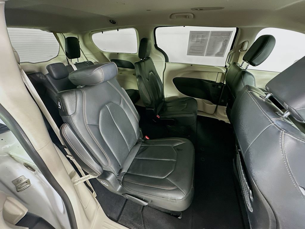 Certified 2019 Chrysler Pacifica Touring-L image 34