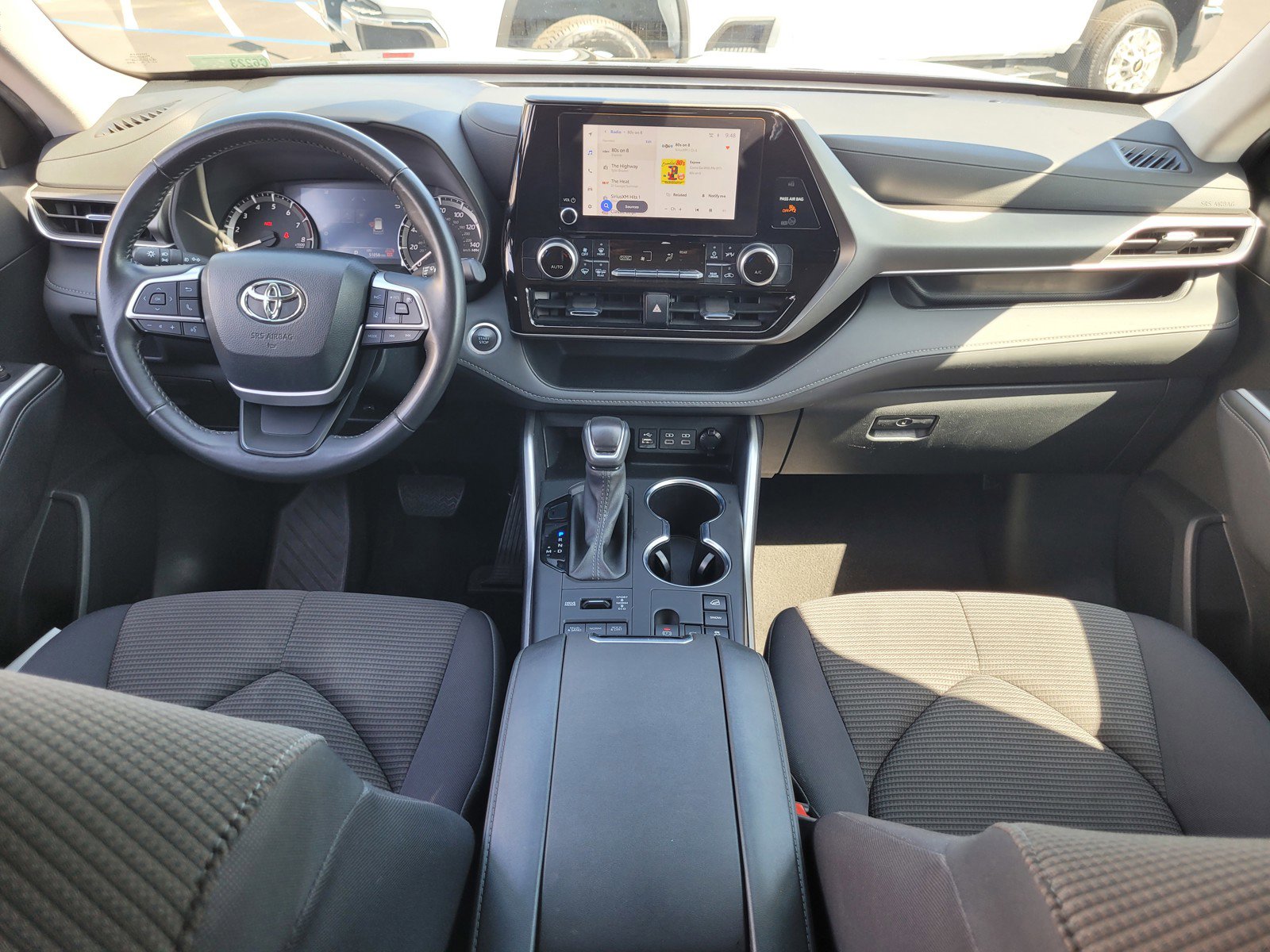 Used 2024 Toyota Highlander LE AWD/4WD image 16