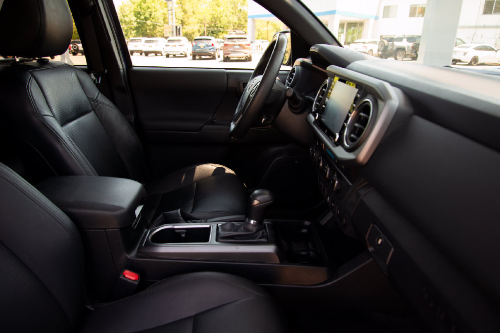 Used 2023 Toyota Tacoma TRD Sport w/ TRD Premium Sport Package AWD/4WD image 18