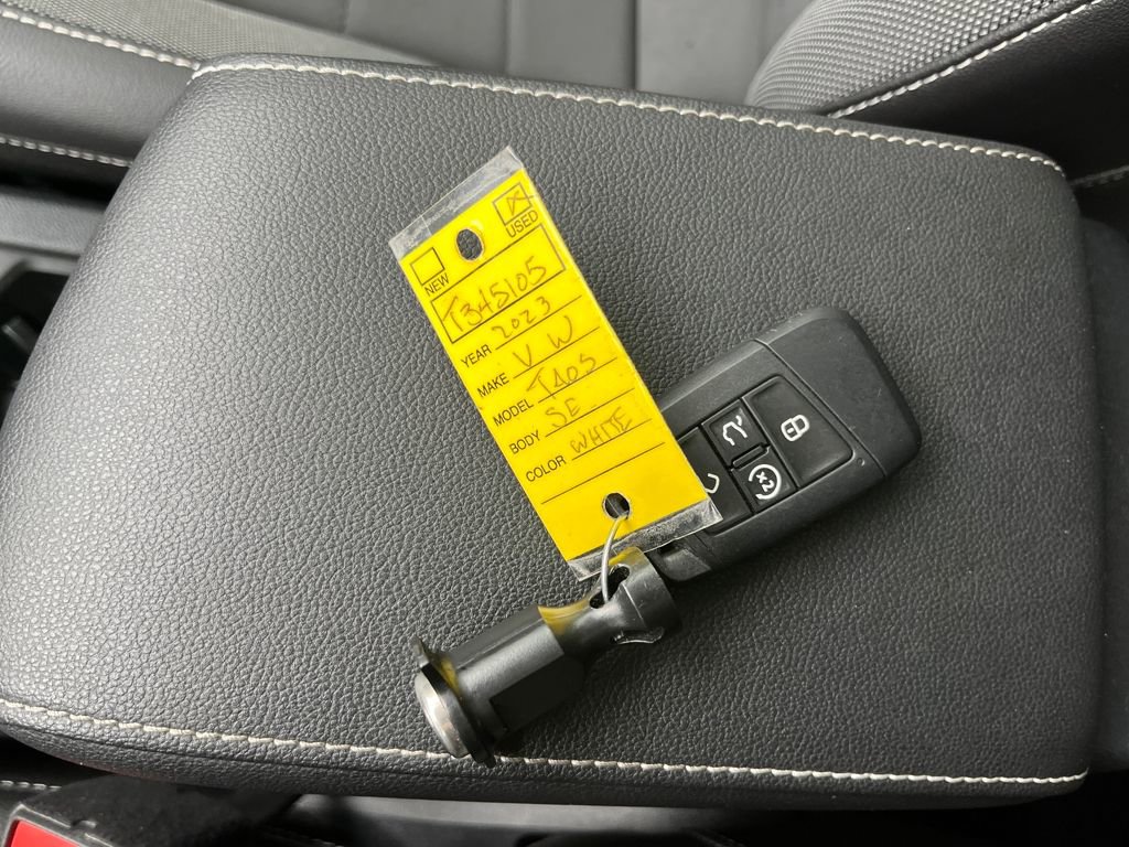 Certified 2023 Volkswagen Taos SE w/ Panoramic Sunroof Package image 20