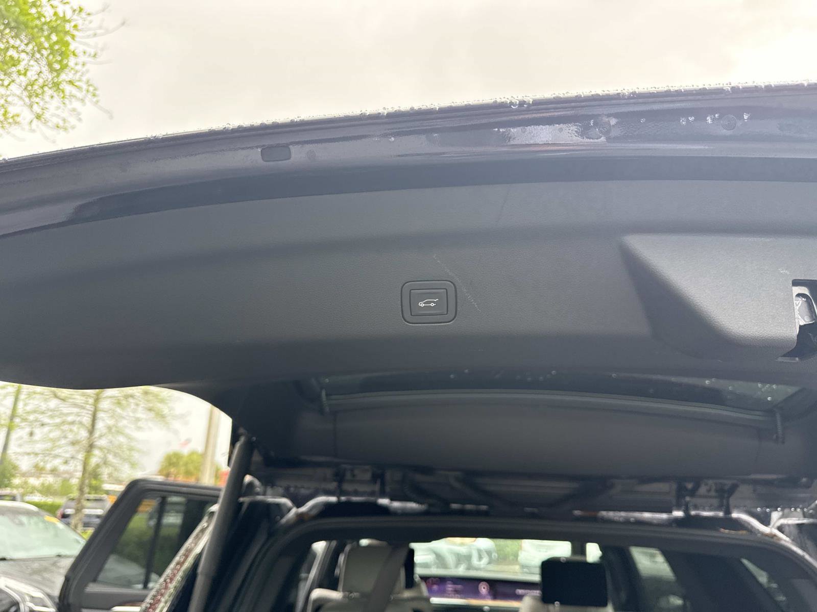 Used 2025 Cadillac Escalade Sport Platinum image 13