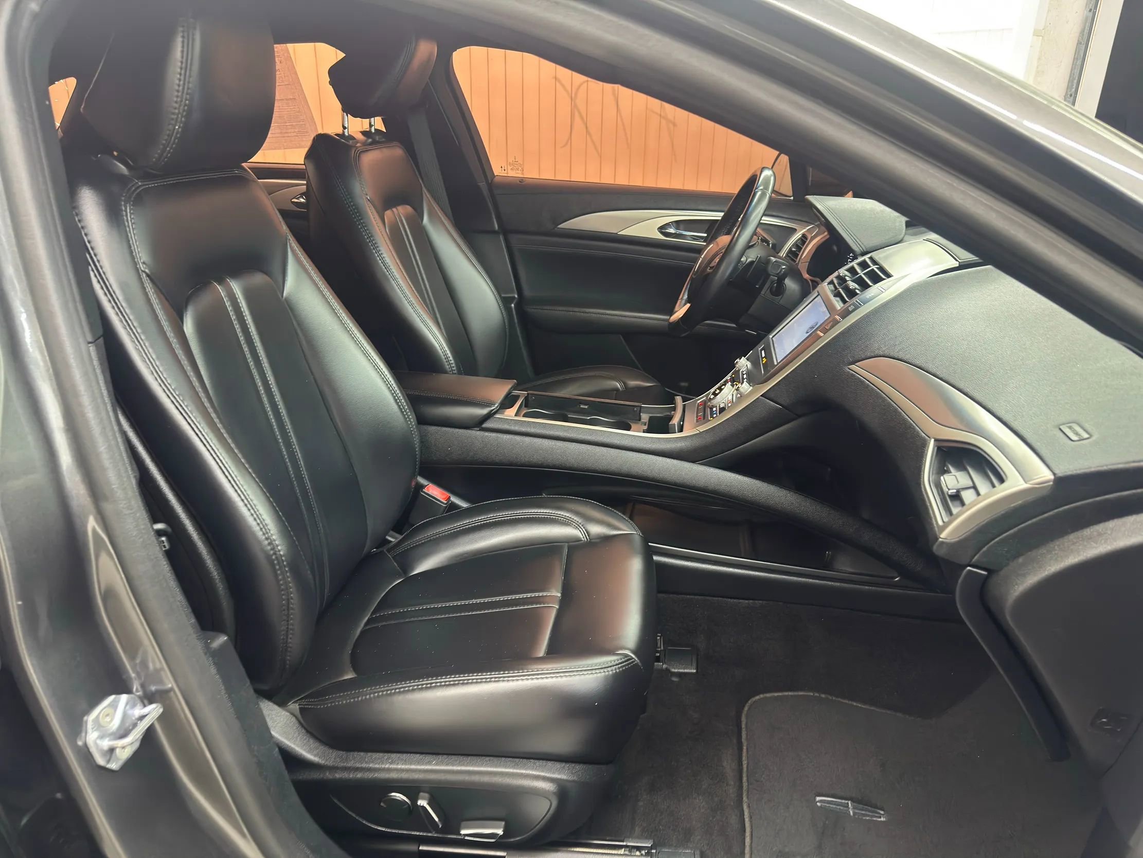 Used 2020 Lincoln MKZ image 16