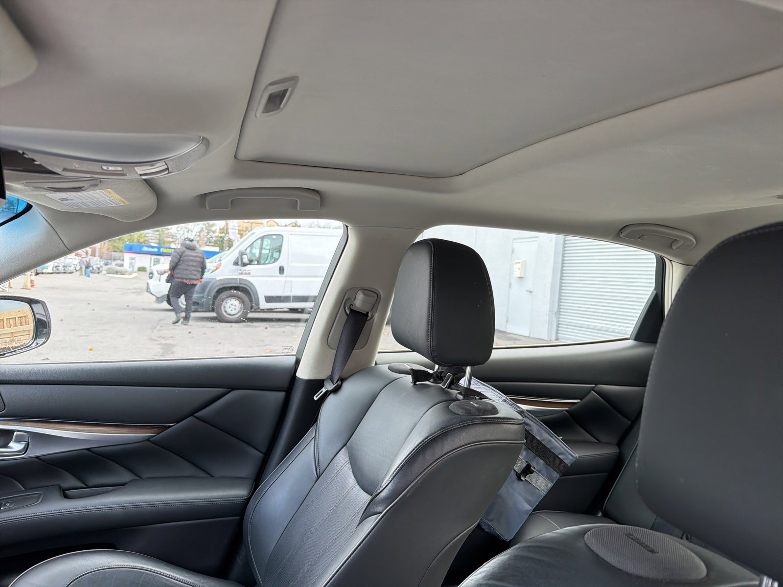 Used 2017 INFINITI Q70 L 3.7 w/ Deluxe Touring Package image 9