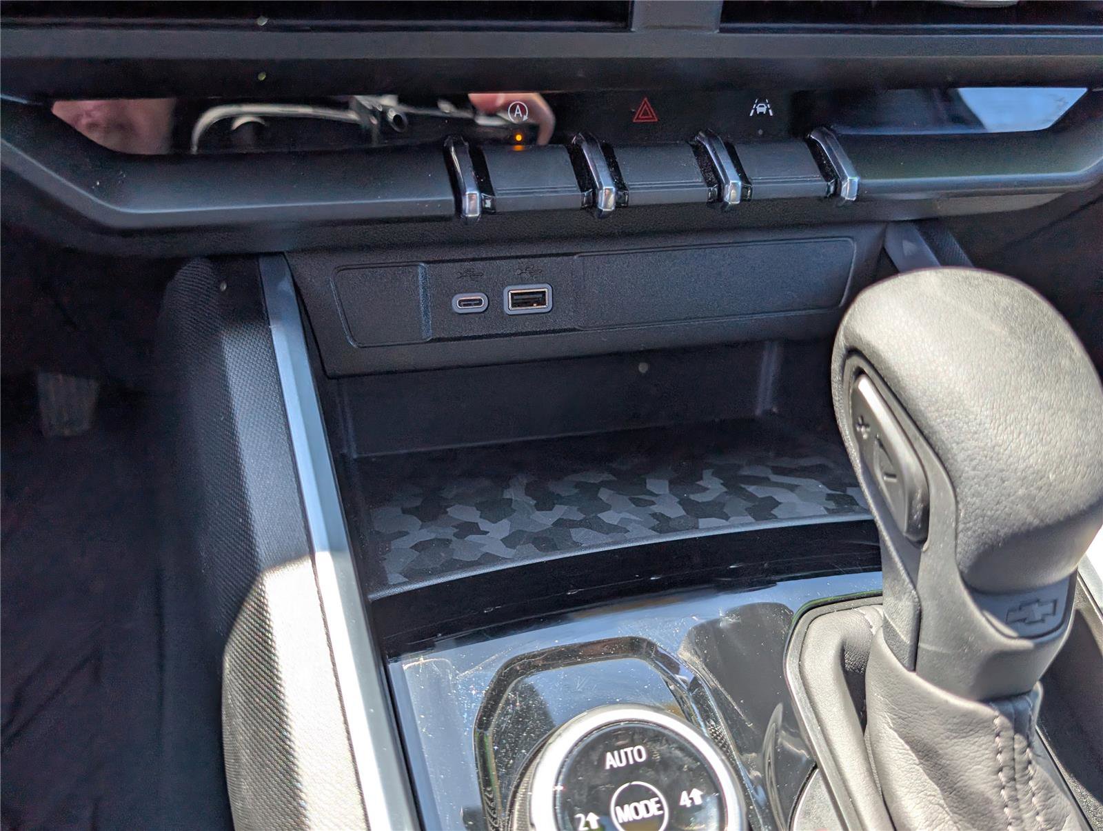 Used 2024 Chevrolet Colorado Trail Boss w/ Technology Package image 25