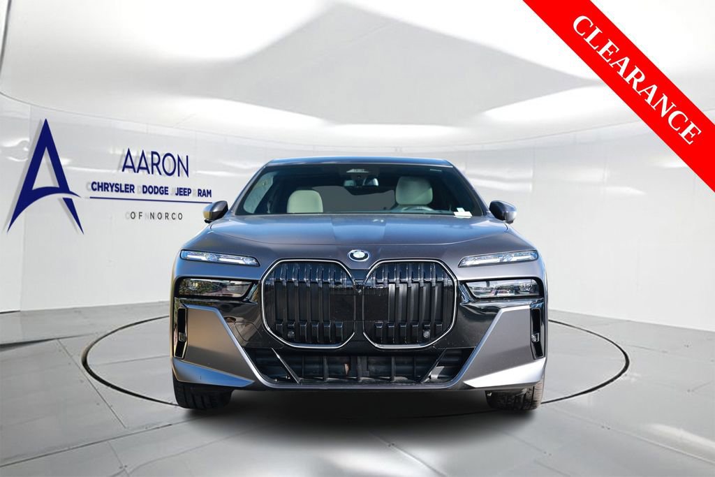 Used 2025 BMW i7 xDrive60 w/ Executive Package AWD/4WD image 4