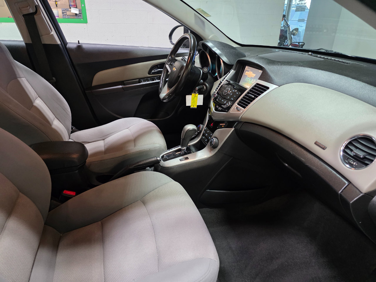 Used 2016 Chevrolet Cruze LT w/ Technology Package image 25