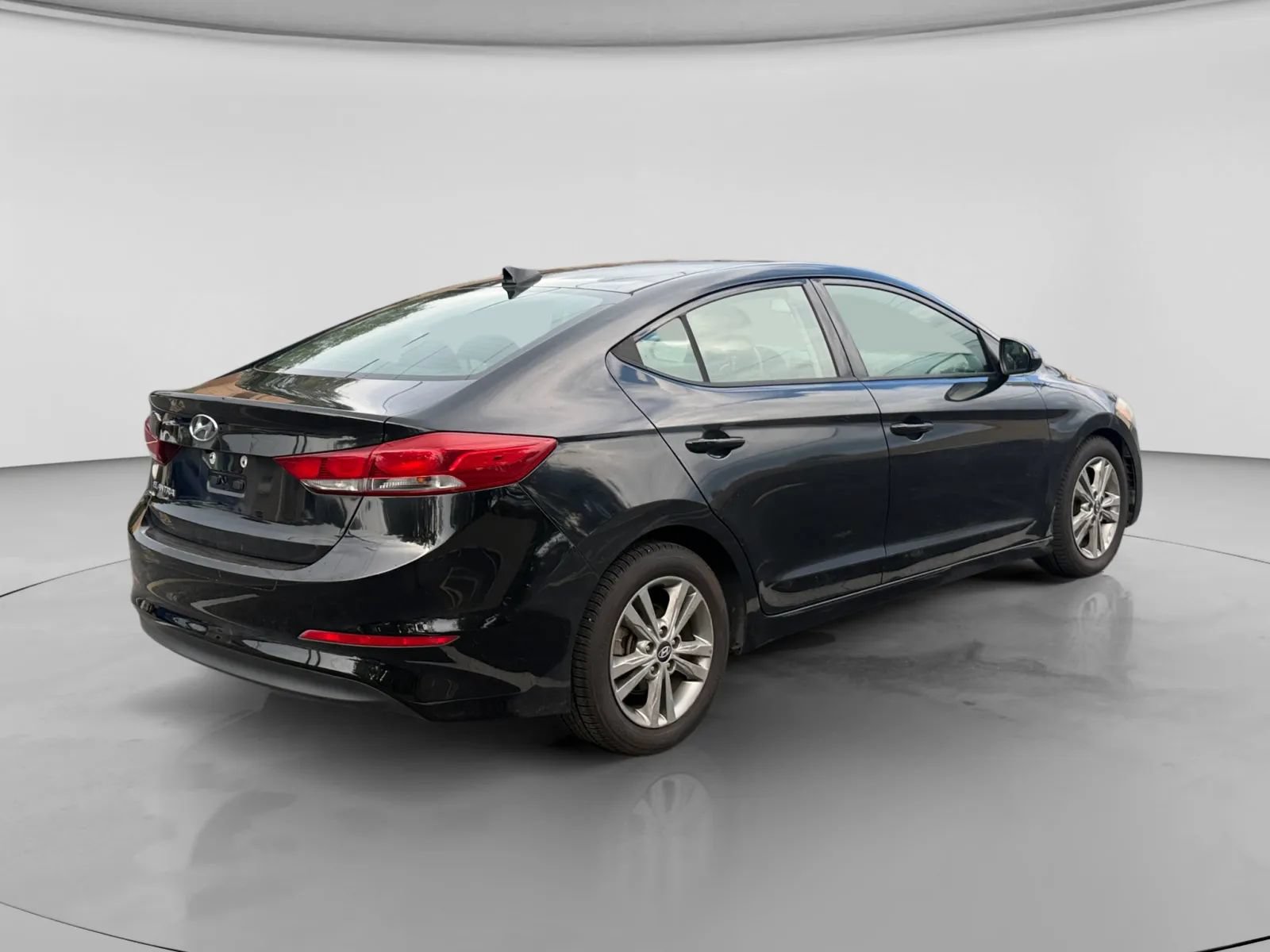 Used 2018 Hyundai Elantra SEL FWD image 5
