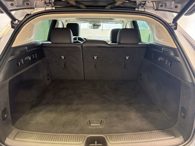 Certified 2022 Buick Envision Essence w/ Technology Package I FWD image 9