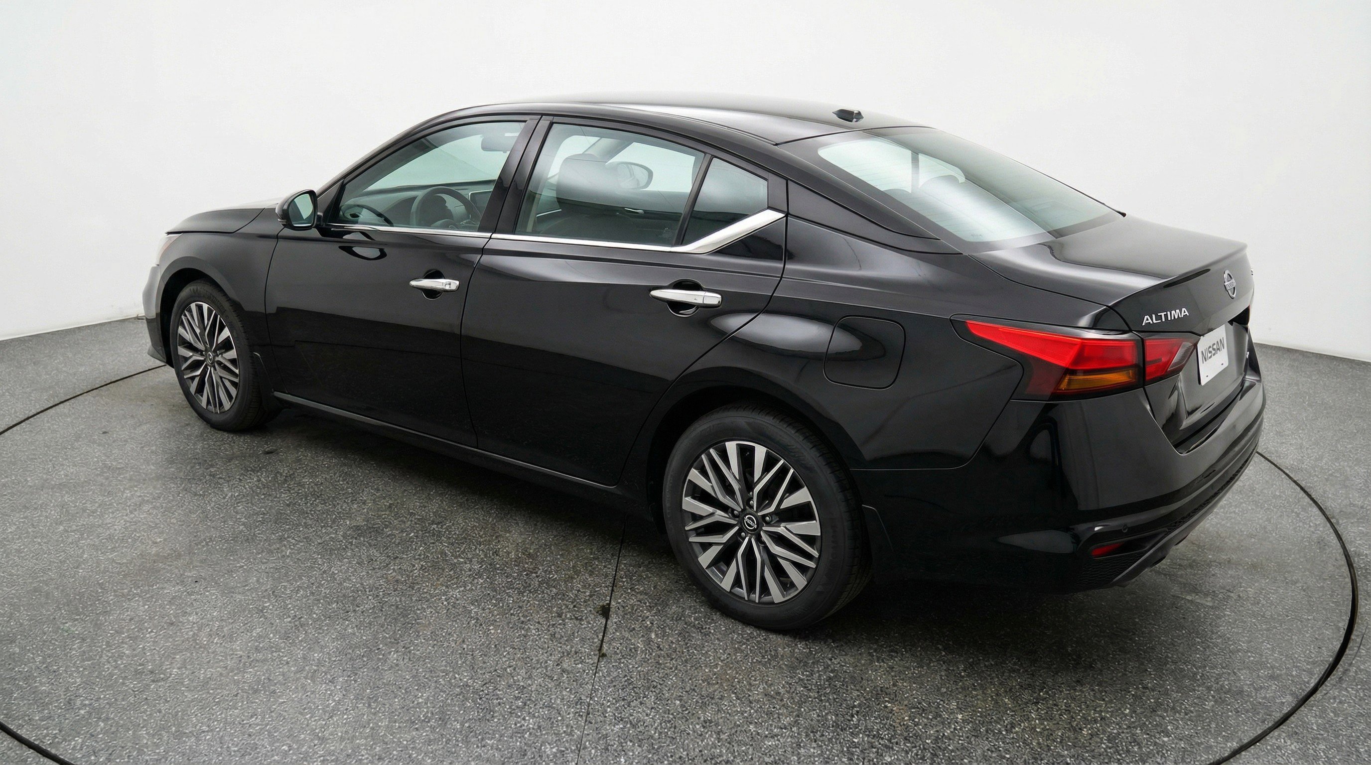 Used 2025 Nissan Altima 2.5 SV image 6
